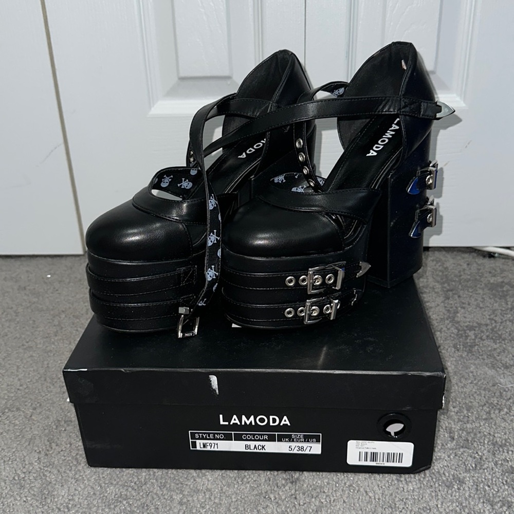 Lamoda Dangerous Platforms size 7